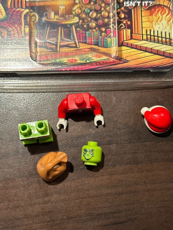 Figurine custom lego the Grinch X-Mas, JB Spielwaren. - photo numéro 5