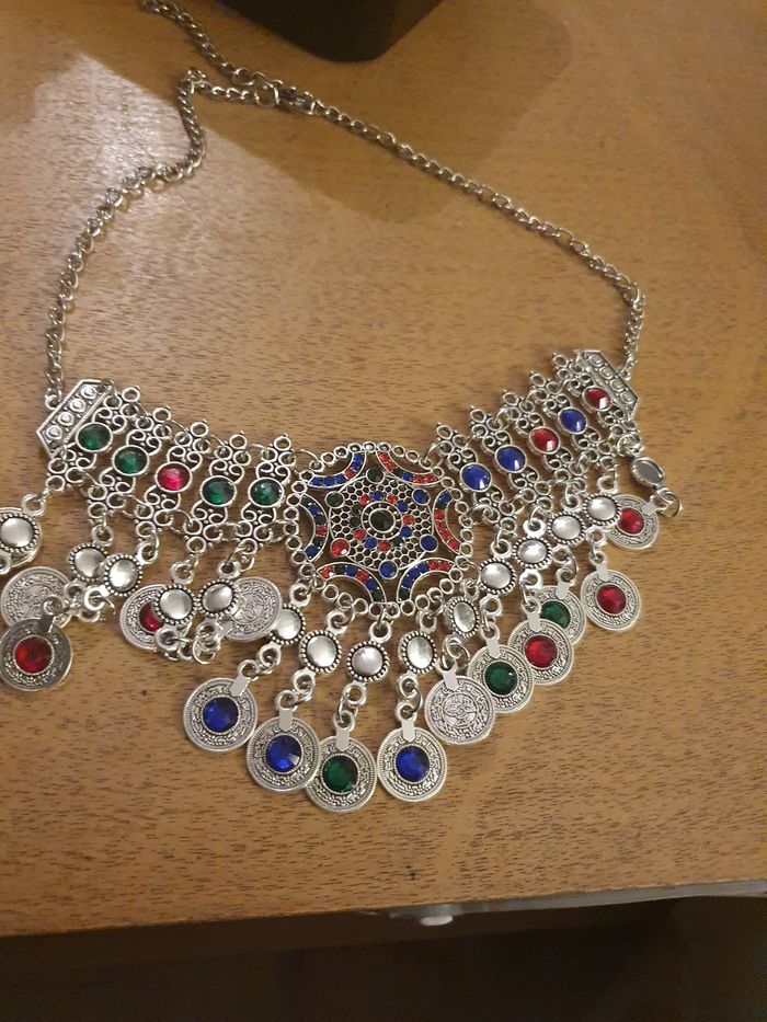 Super collier oriental