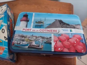 Boîte rectangulaire en métal