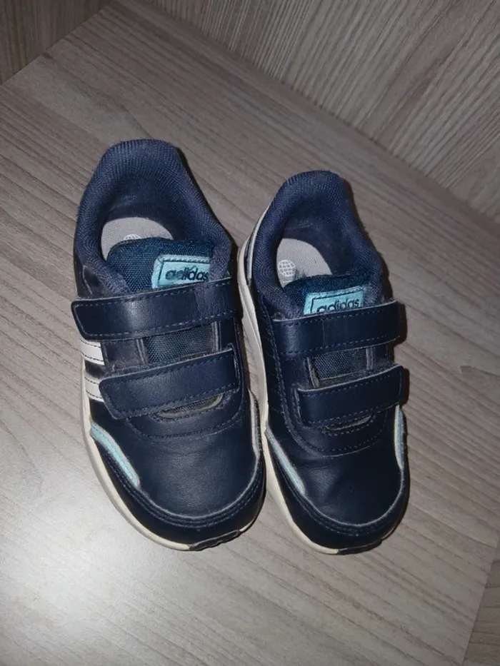 💙 Basket Adidas à scratch pointure 25. - photo numéro 3