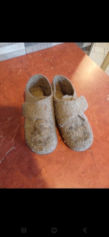 Pantoufles garçon taille 27