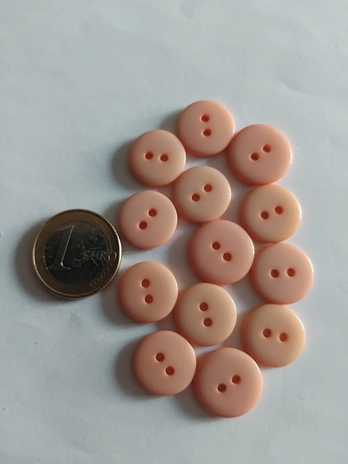 🪡 Lot de 13 boutons rond - Couture, scrapbooking