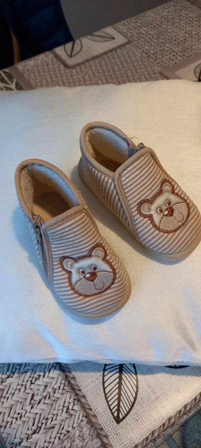 Chaussons pointure 19