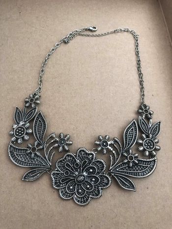 Collier fleurs