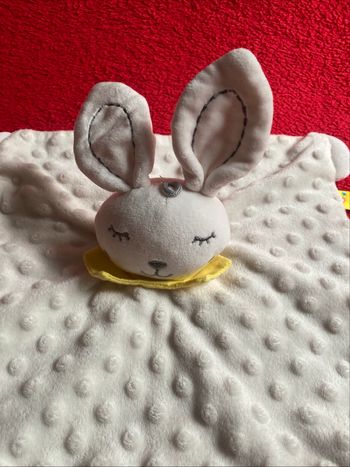 oudou grelot Plat Lapin Dormeur Carré Blanc Gauffré Étiquettes sensorielles oreilles bruissantes Anneau dentition Étoile neuf 