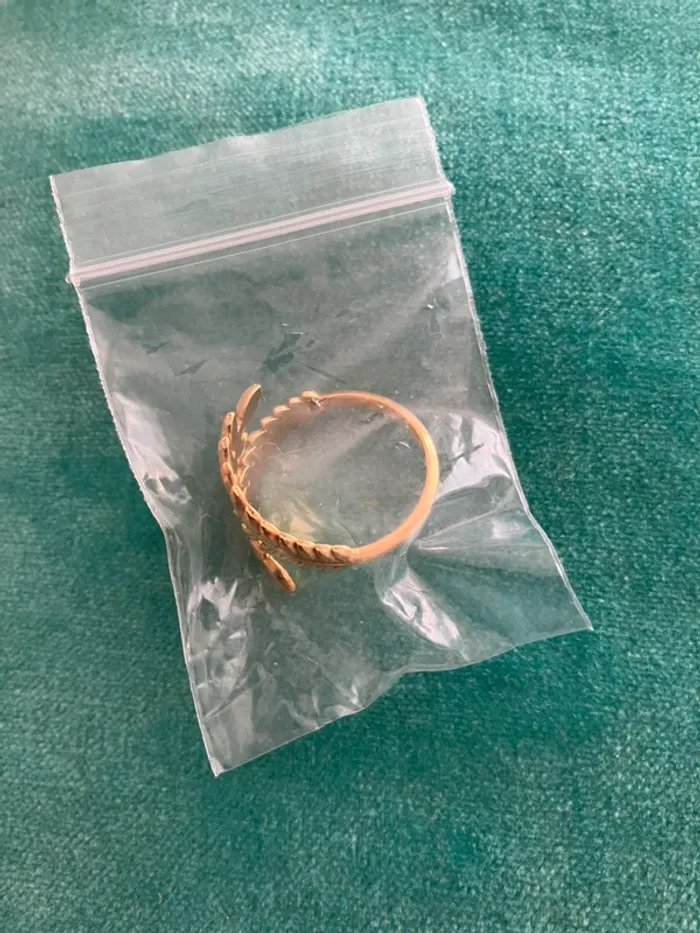 Bague dorée ailes d’ange neuf sous blister - photo numéro 4
