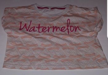 a vendre t shirt court.taille 9/10ans