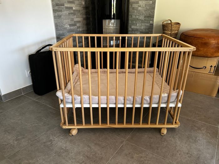 Parc bébé roulant et pliable de marque Petite Amelie