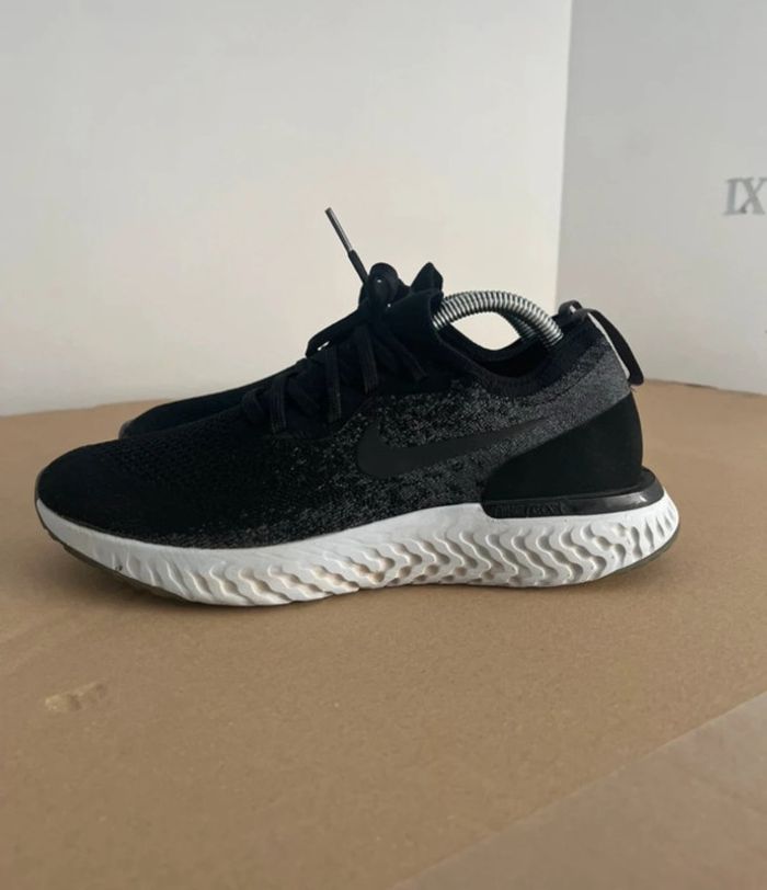 Baskets Nike Taille 42.5 - photo numéro 4