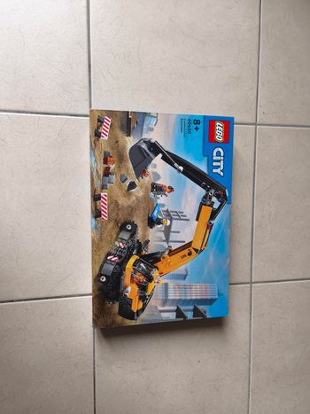 LEGO City - La pelleteuse de chantier jaune (60420)