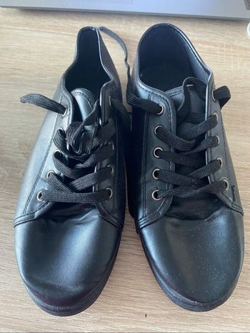 Basket noir lacet pointure 39