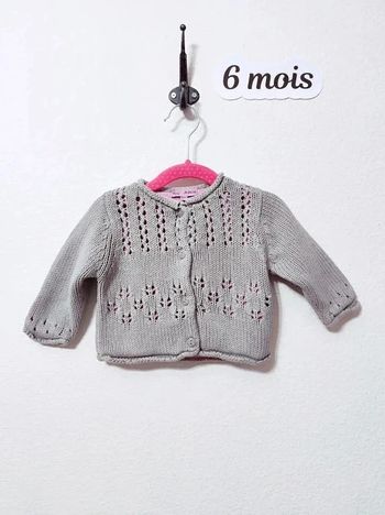 Gilet bébé fille à boutons T. 6 mois