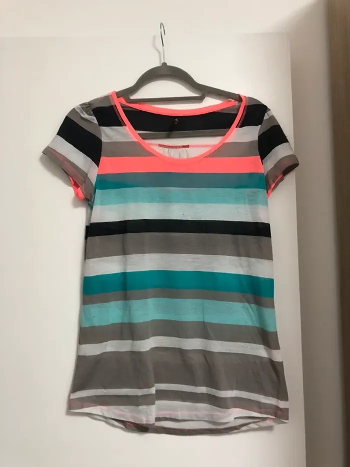 Superbe beau long t-shirt à rayures taille S - photo numéro 2