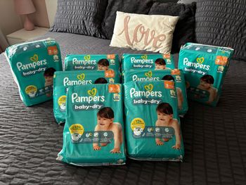 Lot de 280 couches Pampers Baby-Dry taille 3 (6-10kg)