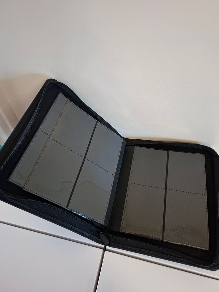 Classeur zip pour 128 cartes sous toploaders Pokémon coloris bleu 🟦 - photo numéro 3