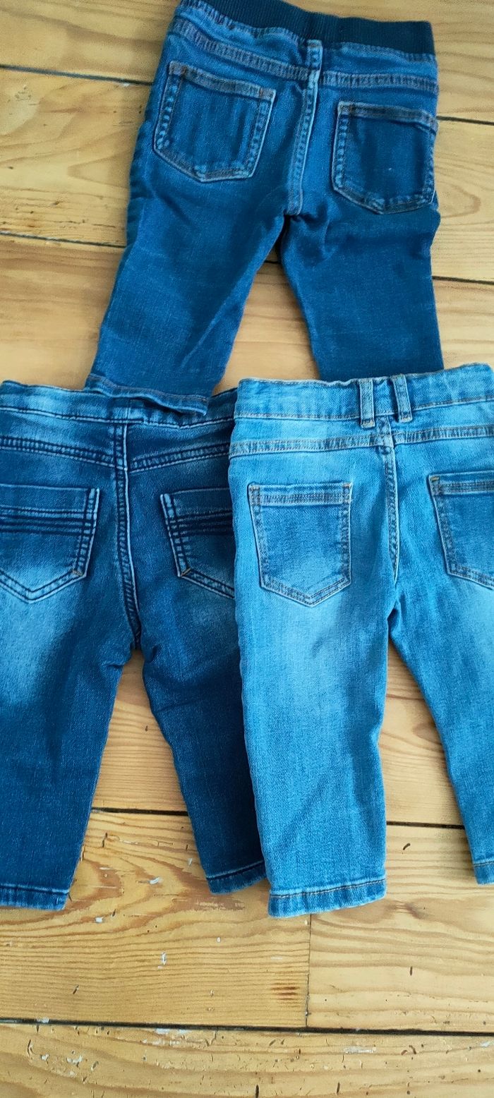 Un lot de 3 jeans taille 12 mois - photo numéro 4