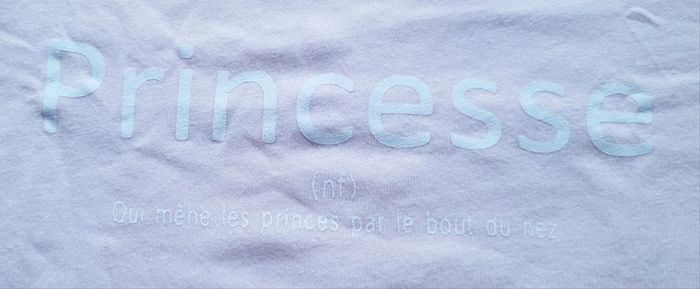 Tee-shirt "Princesse qui mène les princesse par le bout du nez" - photo numéro 2