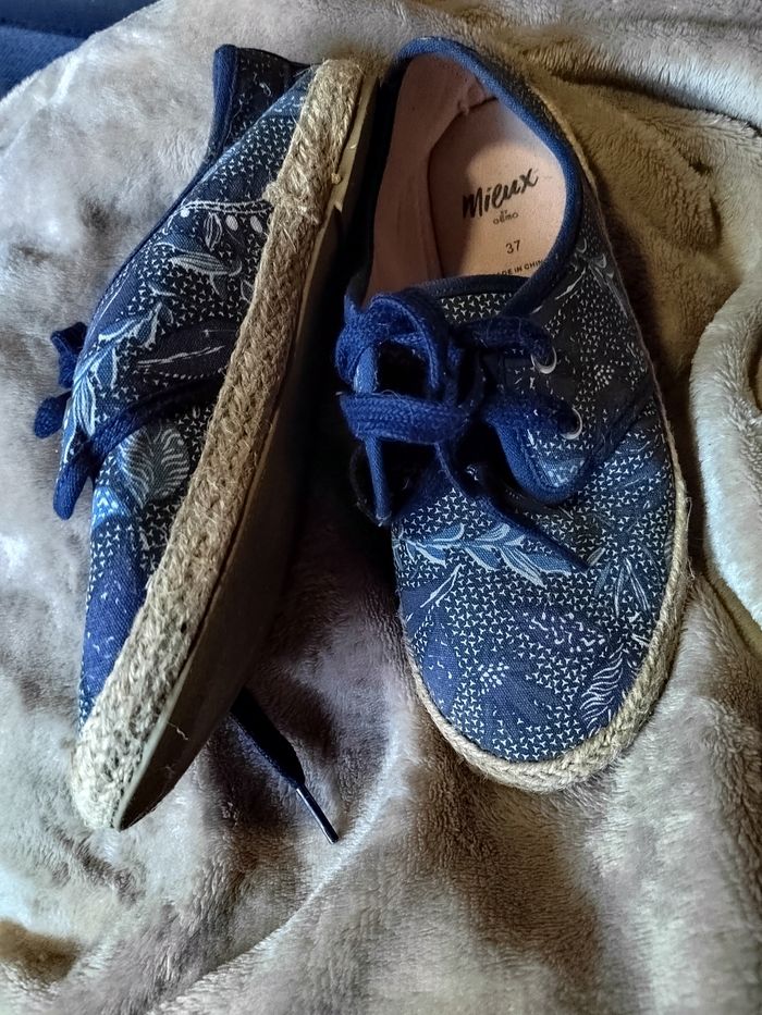 Chaussures fleurs bleues - photo numéro 2