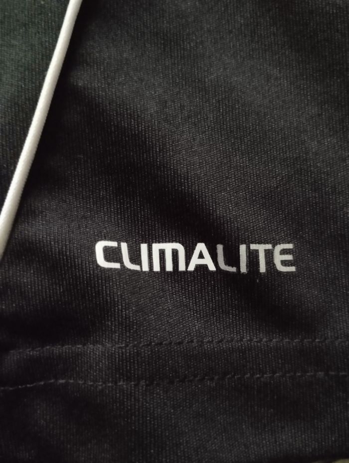 T-shirt Adidas taille 6ans - photo numéro 6