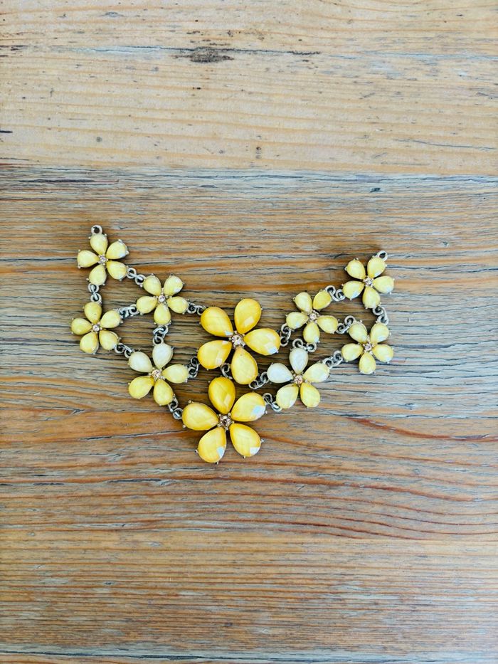 Collier fleurs jaunes - photo numéro 2