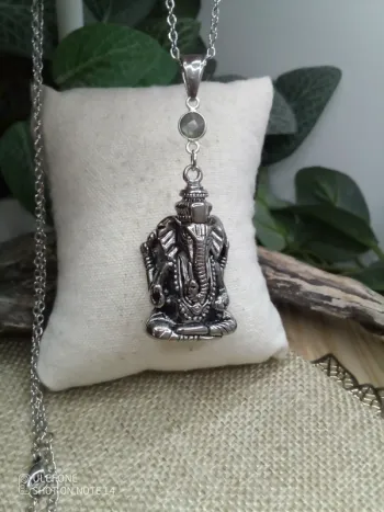 Collier pendentif Ganesh argenté et pierre naturelle de labradorite