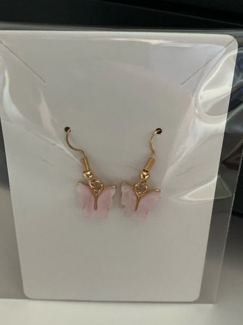 Idée cadeau Noël - Très jolies boucles d’oreille papillon
