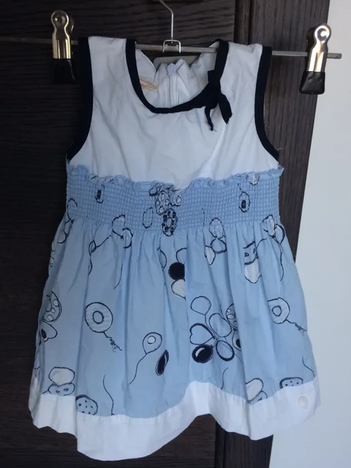 Robe taille 9 mois avec volants