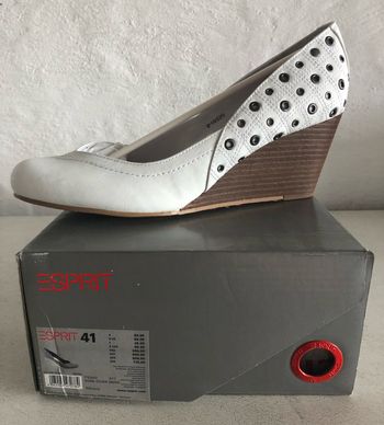 Esprit - une paire de chaussures compensées blanches - 41