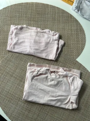 Tee shirt manches longues rose clair uni taille 6 mois