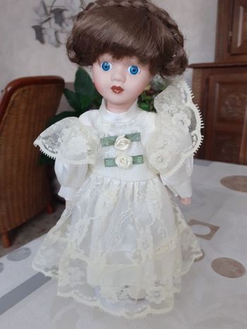 poupée de collection vintage en porcelaine