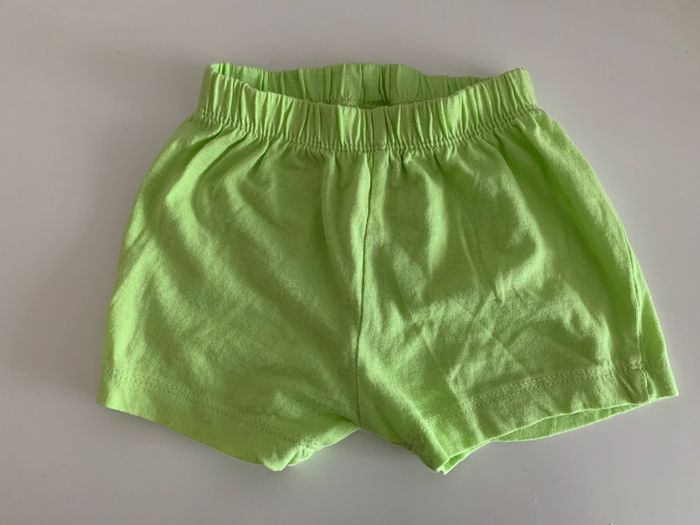 Lot 2 shorts 3 mois très bon état - photo numéro 3