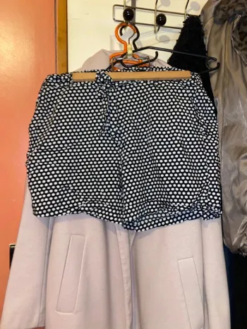 backup_6419290405 : Short noir à point blanc