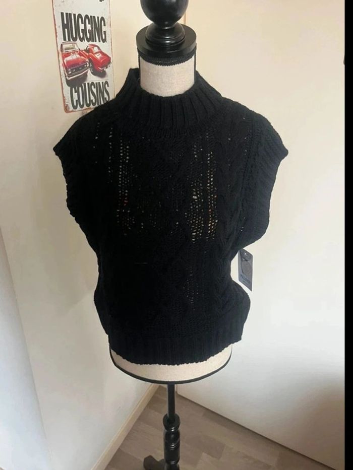 Très beau pull sans manche taille unique made in italy neuf