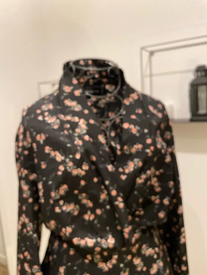 Robe courte portefeuille avec petites fleurs - photo numéro 4