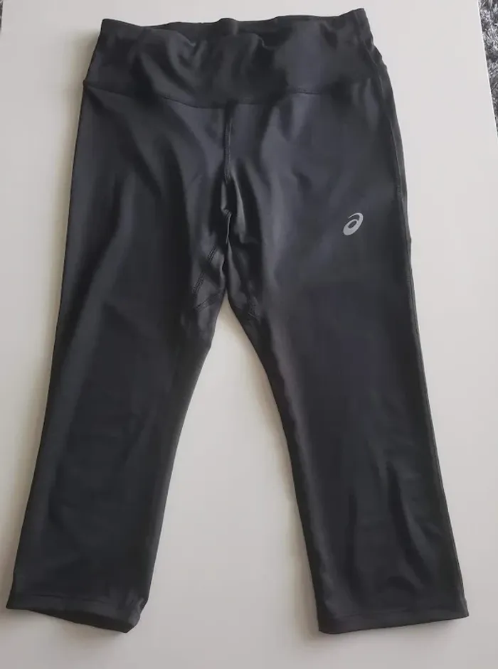 cycliste short 3/4 asics  taille M