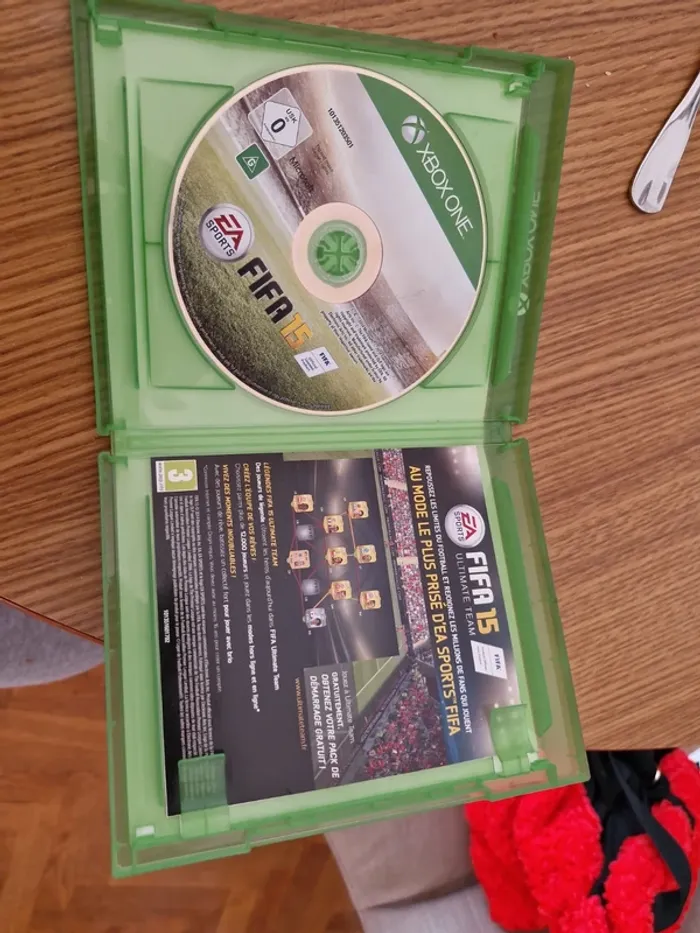 Jeu  XBox One " Fifa 15" - photo numéro 3
