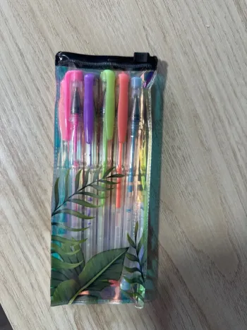 Lot de 5 stylos de couleurs avec trousse