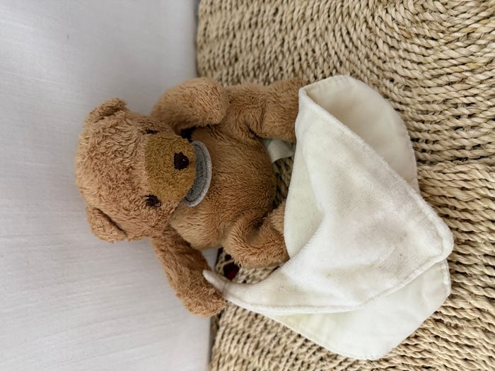 Doudou Ours avec mouchoir blanc Baby Nat