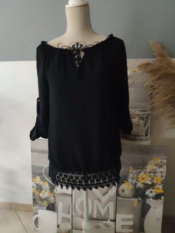 Tunique fluide noire et dentelles taille 40