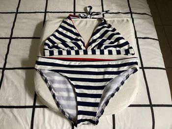 Ravissant maillot de bain 2 pièces esprit marinière T 42