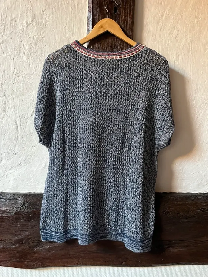 Haut ajouré bleu marine et blanc Esprit – T.L– détails brodés et pompons - photo numéro 2
