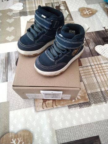 Jolie paire de chaussures montantes pointure 20
