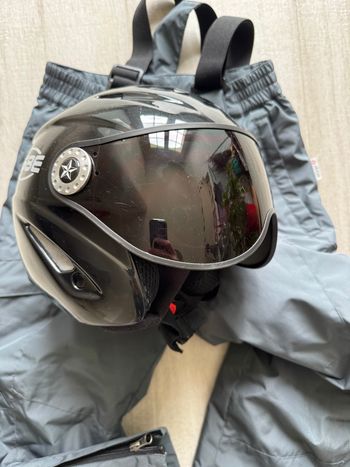 Casque ski avec visière enfant et pantalon Etirel