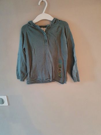 Joli pull vert taille 3 ans capuche
