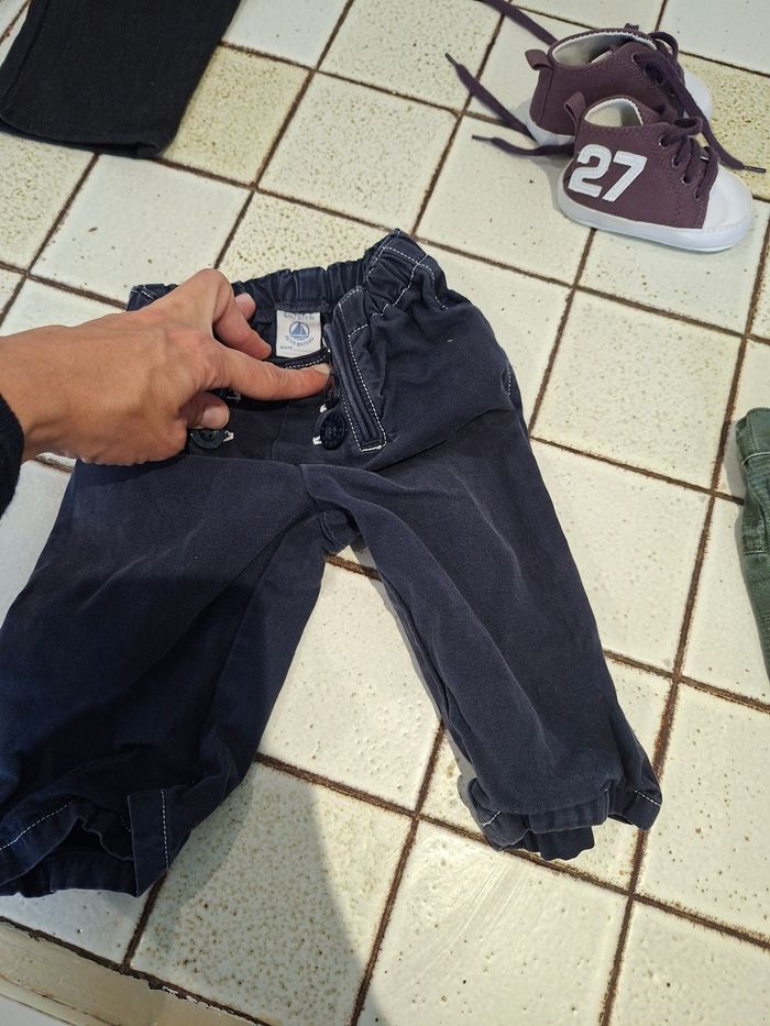 Lot salopette et pantalons 6mois - photo numéro 10