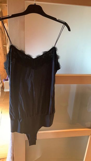 Bodie fine bretelle avec fausse dentelle Kiabi en très bon état taille 42-44