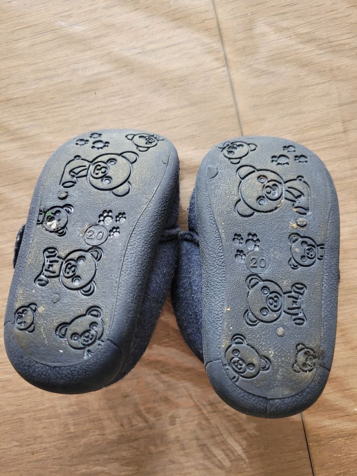 Lot chaussures/ chaussons T20 garçon - photo numéro 5