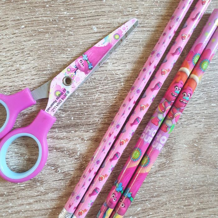 📚 Lot 4 crayons à papiers et ciseau Troll #emyfleury_scolaire - photo numéro 2