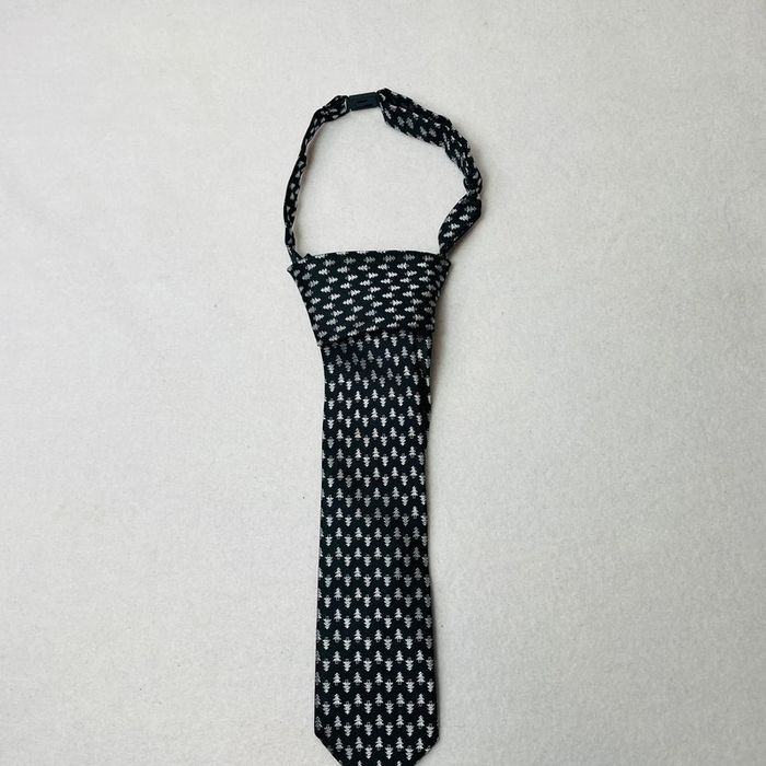 👔 Cravate prêt à porter. Clips. Sapin de Noël. Neuve. Noire et grise.