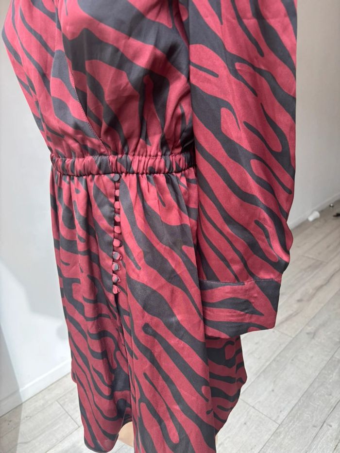 Robe d’été zébrée manche longue Zara neuve - photo numéro 4